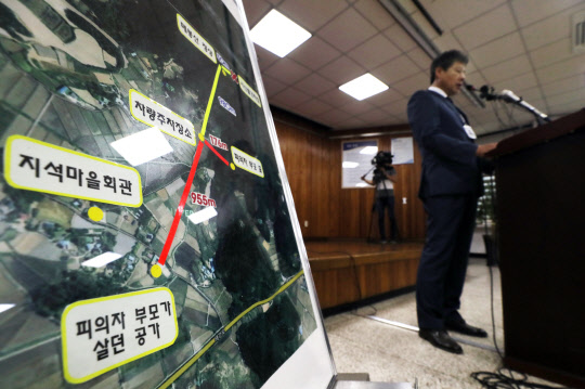 6일 오전 전남 강진경찰서에서 강진경찰서 수사과장이 여고생 살인사건과 관련 중간 수사상황을 발표하고 있다.   연합뉴스